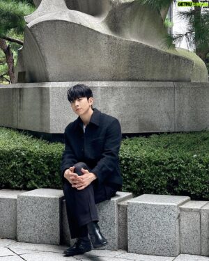 Lim Sung-kyun Instagram - 나의 첫 인터뷰 비하인드🙌🏻
이쁜 기사사진 감사합니다🙂