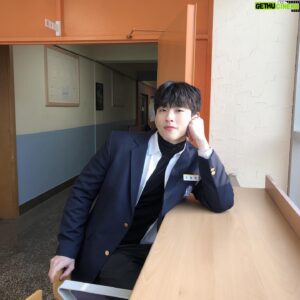 Lim Sung-kyun Instagram - 안녕 나는야 구형탁이야😀
<오늘부터 계약연애>
네이버 2월25일 첫방
유튜브 콕티비 3월2일 첫방이니 많은 시청 해주세요🙈
