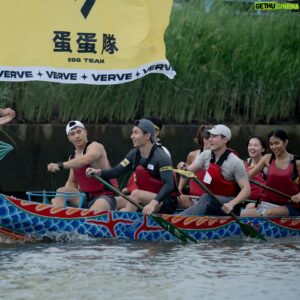 Lin Chia Yo Instagram - 划了龍舟才是圓滿的端午節嘛🙂‍↕️🐲

謝謝 @verve.tw 帶我划龍舟