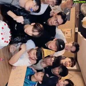 Lin Chia Yo Instagram - 今年的生日太感謝這些好朋友們
為了製造驚喜跟驚嚇大家演起來那個演技有嚇到我
還有特意開一堂舞蹈課當前奏讓我出門的

在劇組慶生、在排球場慶生、跟藍人們慶生
已經沒有比這更棒的生日了🥰