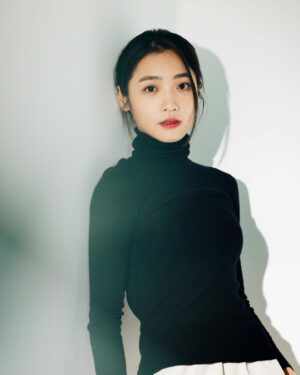 Lin Ying-Tung Instagram - 五月好！分享一首最近喜歡的歌✨
 
May, she will stay 
Resting in my arms again
June, she'll change her tune 
In restless walks she'll prowl the night 
⁡
♪
⁡
Simon & Garfunkel - April Come She Will (1966)
EYE/ @sherrylee.foto