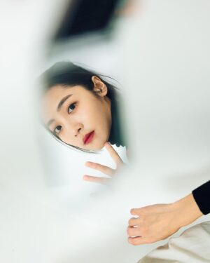 Lin Ying-Tung Instagram - 五月好！分享一首最近喜歡的歌✨
 
May, she will stay 
Resting in my arms again
June, she'll change her tune 
In restless walks she'll prowl the night 
⁡
♪
⁡
Simon & Garfunkel - April Come She Will (1966)
EYE/ @sherrylee.foto