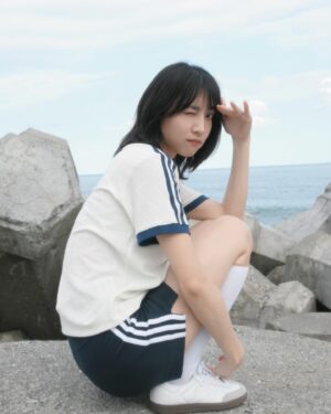 Lin Ying-Tung Instagram - 走啊翹課去海邊！
⁡
Thank you @originals_tw #adidasSamba✨