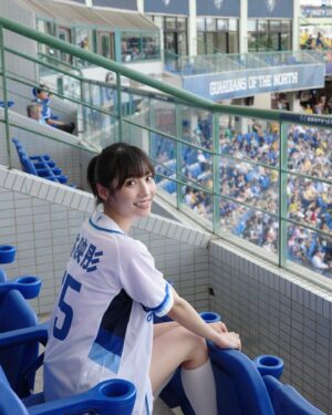 Lin Ying-Tung Instagram - ⚾️💫✨
謝謝富邦悍將 @fubon_guardians_official 
第一次從紅土上看向觀眾球迷們 特別熱血興奮
帶著新電影來解鎖我的第一次開球！好玩好玩！
⁡
7/5  @lovebesideme2024 我們不見不散哦 💖
( 四個人的背影好可愛 ♪ )(也謝謝球友賜照)