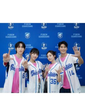 Lin Ying-Tung Instagram - ⚾️💫✨
謝謝富邦悍將 @fubon_guardians_official 
第一次從紅土上看向觀眾球迷們 特別熱血興奮
帶著新電影來解鎖我的第一次開球！好玩好玩！
⁡
7/5  @lovebesideme2024 我們不見不散哦 💖
( 四個人的背影好可愛 ♪ )(也謝謝球友賜照)