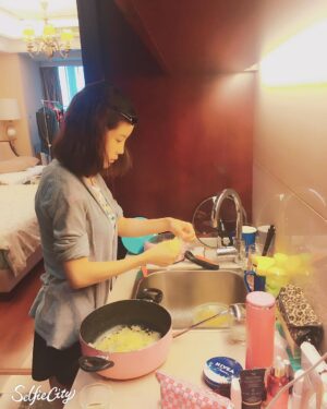 Lin Zoey Instagram - day53~~離開家鄉也離不開廚房👩🏻‍🍳～