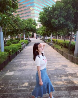 Lin Zoey Instagram - 就一樣愛笑🤪

#難得想到要拍照
#被說沒有少女心
#看笑容就知道還是少女啊🤣🤣
