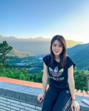 Lin Zoey Instagram - 爬了東眼山，回程又去了角板山，吃了客家菜，扛了兩箱水蜜桃😋🍑
#大家連假去哪兒 
#珍惜每一天 
#角板山 #角板山公園 #東眼山 #東眼山國家森林遊樂區 #角板山行館 #東眼山森林