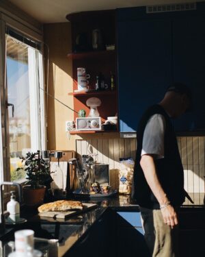 Lina Thomsgård Instagram - Titta! @thewayweplay.se och fenomenala fotograf @mirawickman var hemma hos oss i tumultet och tog otroliga bilder. TACK! Fler hittar ni i intervjun som finns på www.thewayweplay.se