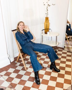 Lina Thomsgård Instagram - Otrolig chans att läsa om min stilfilosofi (har en faktiskt!) som kommer i tallriksmodell samt om Ally Sheedy, vikten av stilingrediensen ”lump”, mina fem favoritpjuck (se bilder) och om min nedlagda golvblogg Floortanten samt mitt superstulna men helt perfekta tips för att klä sig mäktigt. Tack mitt sko- och väskhimmelrike @yourblankens och @ceciliablankens för att ni gör så fina och hållbara saker till mig och andra, och tack för pratstund och flotta bilder! Intervjun länkar jag till i stories.