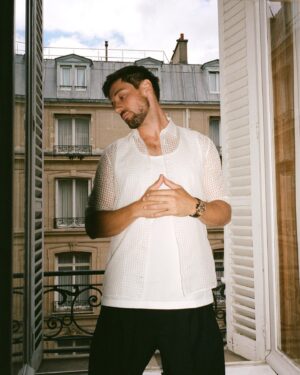 Lincoln Younes Instagram - Paris Fashion Week with @hermes 💥

Honoured to attend the Men’s RTW SS25 show and re-see.

📸 - @rob.tennent 

Special thanks @karinuptonbaker @mrecmatthews @catherine_stillone   @kirrillysams
