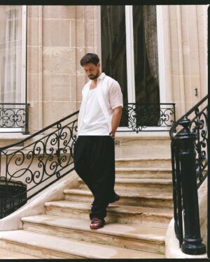 Lincoln Younes Instagram - Paris Fashion Week with @hermes 💥

Honoured to attend the Men’s RTW SS25 show and re-see.

📸 - @rob.tennent 

Special thanks @karinuptonbaker @mrecmatthews @catherine_stillone   @kirrillysams