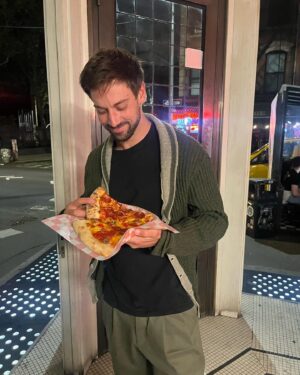 Lincoln Younes Instagram - NYC Pizza. A love story 🍕