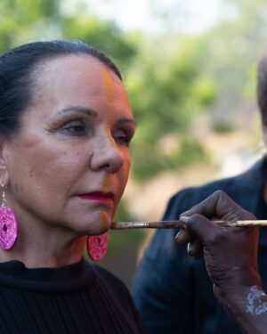 Linda Burney Instagram - Hello from Milikapiti! It’s a beautiful day as we’ve signed a historic remote housing agreement designed to halve overcrowding.

We know that overcrowding leads to poorer outcomes in terms of health, education and safety. If we invest in better housing, we will get better outcomes across the board. 

This partnership with the Northern Territory Government, Aboriginal Housing NT and Aboriginal Land Councils is vital to successfully delivering homes for more communities across the NT. It will see the construction of up to 2,700 new homes across the Territory. 

Because we’re committed to improving housing in remote communities and closing the gap between Indigenous and non-Indigenous Australians.