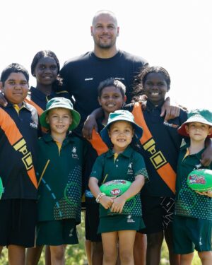 Linda Burney Instagram - Aren’t these kids lucky! Buddy Franklin was up in Darwin and held an Auskick clinic with 60 youngsters this week ahead of the Sir Doug Nicholls Round. Thanks for giving back to the community, Buddy!

📸 AFL Photos