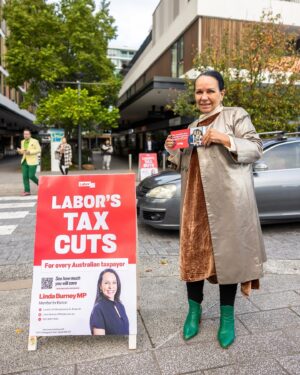 Linda Burney Instagram - Good morning Wolli Creek! 👋 Great to have a chat with our community about the tax cuts for every taxpayer and $300 energy rebate for every household.