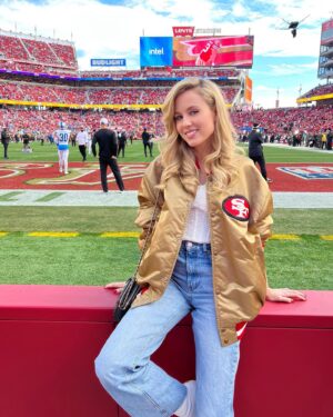 Linda Lind Instagram - Super Bowl Sunday 🏈 Who do you think will win it all?