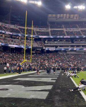 Linda Lind Instagram - First time at a Raiders game 🏈 I like watching football when it’s like this 😁