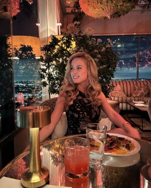Linda Lind Instagram - Happy New Year! Even though we’re going through some uncertain times I’m feeling hopeful for the future. I truly hope 2022 will be an amazing year for you all, with good health, love and prosperity ✨ #2022 #nye #newyear