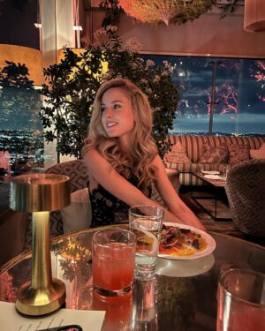 Linda Lind Instagram - Happy New Year! Even though we’re going through some uncertain times I’m feeling hopeful for the future. I truly hope 2022 will be an amazing year for you all, with good health, love and prosperity ✨ #2022 #nye #newyear