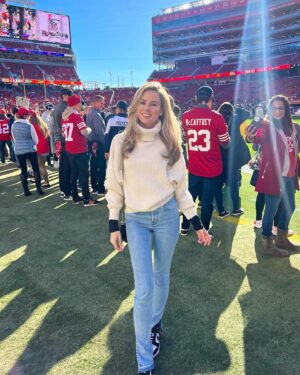 Linda Lind Instagram - In honor of #superbowl Sunday, here’s a picture from the playoffs game a couple of weeks ago. Did you watch the Rihanna concert, I mean game today? 🤭🏈