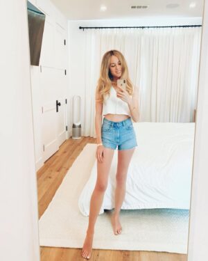Linda Lind Instagram - That heatwave was no joke… excited for some pleasant weather again ☀️ 75 and sunny