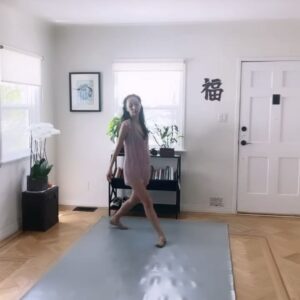 Linda Park Instagram - Sensitivity all the way down. In the face of ungovernability of experience.🤍🤍improv on @idotadmor_official choreo and notes from my other teacher Matthew Brensilver 🙏