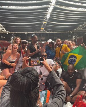 Lindiwe Mazibuko Instagram - Happy Birthday to a Queen 👸🏾 Only for you would I even consider sitting cross-legged on the floor of a stadium in the middle of the afternoon! 🤩🤩🤩❤️❤️❤️ @beyonce