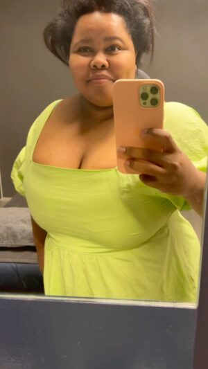 Lindiwe Mazibuko Instagram - Progress! @scinmed @scinmedhydepark 

A combination of #dermapentreatment and #chemicalpeel and we are making progress with my bacne scarring. 🥹❤️