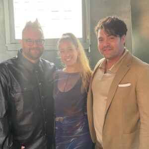 Lindsay-Elizabeth Hand Instagram - Who is ready for a NEW EPISODE of @thetraitors.us on @peacock tonight!?!? Amazing day yesterday meeting the incredibly entertaining and talented cast AND ALAN CUMMING. For your perusal, here’s a blurry dancing photo of me with two icons Love Island’s @ekinsuofficial and Survivor’s @pshallow, @bradxbrad @_famous4nothing and me after interviews (videos coming soon on Brad’s socials), @pilot_pete and me with my eyes closed 😆 but Alan held my phone, found the light, and took the most incredible selfie of us 🤳 with @johnnybananas photobombing in the background. 🥰
