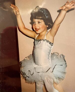 Lindsey Broad Instagram - I’m not saying the whole world revolves around me but I AM saying that the last time I was in a dance class was when I was 7 and Angela Trimbur was in that class and is incidentally the only person I remember from it and now she is the premiere dance teacher in New York City?
