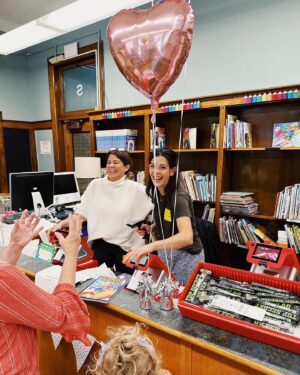 Lindsey Broad Instagram - The former Book-it Champion made a triumphant return to the Scholastic Book Fair this morning!