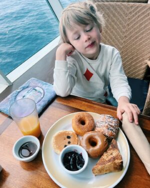 Lindsey Broad Instagram - This is not Royal Caribbean spon but I AM certain I could persuade about 80% of you to book a cruise.
