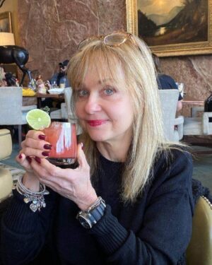 Linnea Quigley Instagram - Enjoying my mocktale “Blood Moon” at Pikes peak with the founders of @sixfeetunderhorrorfest
