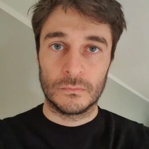 Lino Guanciale Instagram - Michela Murgia ci ha insegnato che #femminicidio non indica il sesso della morta ma la ragione per la quale è stata uccisa. 
Noi uomini dobbiamo fare un passo in più e capire che la violenza e la discriminazione di genere riguarda tutti. Insieme possiamo e dobbiamo sovvertire un ordine millenario e si può fare solo se tutti ci sentiamo responsabili.
#1522