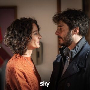 Lino Guanciale Instagram - Cosa succederebbe se, per risolvere una misteriosa sparizione, vi ritrovaste catapultati nell'estate del 1990?

#UnEstateFa da ottobre su Sky.

#SkyOriginal
#NuovaStagioneSky