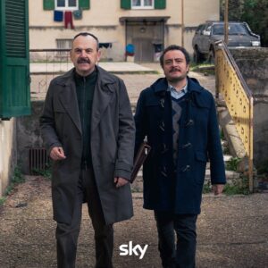 Lino Guanciale Instagram - Cosa succederebbe se, per risolvere una misteriosa sparizione, vi ritrovaste catapultati nell'estate del 1990?

#UnEstateFa da ottobre su Sky.

#SkyOriginal
#NuovaStagioneSky