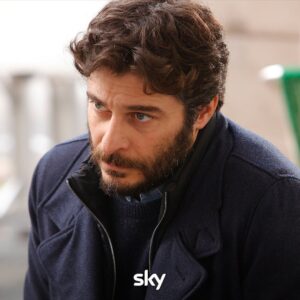 Lino Guanciale Instagram - Cosa succederebbe se, per risolvere una misteriosa sparizione, vi ritrovaste catapultati nell'estate del 1990?

#UnEstateFa da ottobre su Sky.

#SkyOriginal
#NuovaStagioneSky