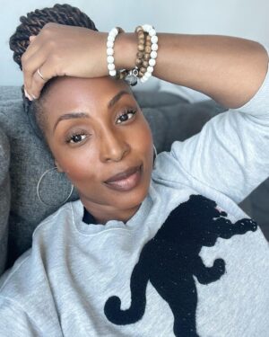 Lisa Berry Instagram - Save   share 🫶🏾 ➡️ The grip of mom guilt makes me second-guess every career move, only to be ambushed by career guilt later on. It's been a whirlwind, but I'm learning.

🔍 I’m recognizing that the 'should've' and 'could’ve' are just signposts, not destinations. Every stumble, every guilt trip, is a lesson, steering me closer to where I truly belong.

So, how do you strike that balance in your life? How are you shaking off the 'should've' and embracing the 'could be'?

If this hits home, give it a ❤️, share with someone who needs it, and save for those days when the guilt weighs heavy. It's a journey, and we're all in this together. 🫂 

P.S. My silent cheerleaders who tell me IRL they love my content: I see you. But if this resonates, show a little love here too. A simple like truly goes a long way. 🙌🏾💖 Remember, engagement is the key to spreading a message that matters.

#watchuswin #lisaberry #creativecoach #actor #findingbalance #nomoreguilt #momguilt #goodmorning