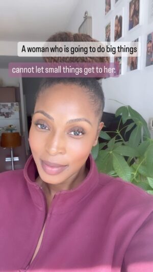 Lisa Berry Instagram - It’s ME, I needed to hear this. 🙋🏾‍♀️ 

There’s an artist, her eyes brimming with the vastness of dreams yet to be explored. Every morning, she steps into the day with a heart full of intentions to do big, meaningful things.

But, the world has a way of hurling little stones of doubt and fear on her path. Small annoyances try to snag her spirit, to divert her focus from the grand to the petty.

But she knows better. She sweeps away the small worries with grace, keeping her gaze fixed on the horizon of her big dreams. Each day, she’s learning, growing, and edging closer to her destined greatness.

Your capacity for greatness is immense. Don’t let the small hitches dull your shine.

How you doin’ at brushing off the small stuff and keeping your focus fixed on the bigger goal? Drop your vote in the comments: ‘Focused’ or ‘Working on it’.

Follow @lisaberrylive for more insights on nurturing your creative journey. 

#watchuswin #lisaberry #coachforcreatives