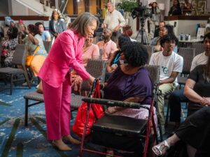 Lisa Blunt Rochester Instagram - Access to safe and stable housing brings dignity and builds generational wealth.
 
Proud to join @senatorcarper and @nccde today to announce a federal investment in the Hope Center so it can continue to provide its residents with the critical services and transportation they need.