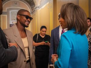 Lisa Blunt Rochester Instagram - 110,000  Delawareans are living with diabetes, and about 10% of those have Type 1. 

Grateful to @usher for coming to DC today, not as an entertainer, but as a dad, to share how Type 1 diabetes has impacted his family and how we can raise awareness and encourage early screenings.
