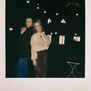 Lisa Ekdahl Instagram - Loge romantik/Backstage häng är det bästa hänget.
(Och sido-begåvning för foto gör att små viktiga ögonblick fångas och förevigas av trummis och kapellis)
Polaroid @pontusgillgren 
Fuji X100V @mathiasblomdahl