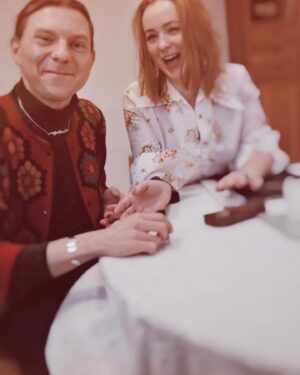 Lisa Ekdahl Instagram - TURNÉ nyheter!
Senaste nytt är att underbara @erikelias 
gästar i NORRKÖPING.
Norrköpings gigget är utsålt så alla som var snabba att rycka sin biljett får en Norrköpings deluxe present i form av Erik Elias inhopp på scenen på Abris.
Vi kommer måla varandras naglar, sjunga duetter och ha livets kväll skulle jag tro.
Ses där!