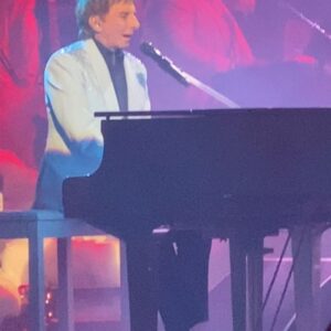 Lisa LoCicero Instagram - Im SO in love..!😍I mean.. U2 at the sphere was exciting and all, but @barrymanilowofficial was 100% pure joy for me! (As you can hear by my screaming) I’ve waited decades to ask him if Mandy is in fact about a small white dog (as I’d imagined when I was 8) or a grown human lady (I’m not telling) So the answer to “When will our eyes meet?” was 12/2/23 in green room of Westgate Casino!
❤️❤️❤️❤️🔥🔥🔥🔥