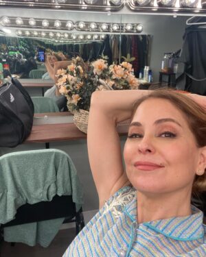 Lisa LoCicero Instagram - Parked at 3:06.. onstage at 3:10..! House full.. of beautiful 12 step lovers talking back to the stage.. (best part of this role) like, when Lois says “You said it’d be the last time..” and the whole audience goes “NOOOOO!” 🫣 or she says “I’m so alone”.. and someone in the front says “that’s just like me!”.. I love my TV job, but you can’t beat goin live.. 3 performances left for me.. #theater68 #loiswilson #theater #momlife #alanon ♥️
