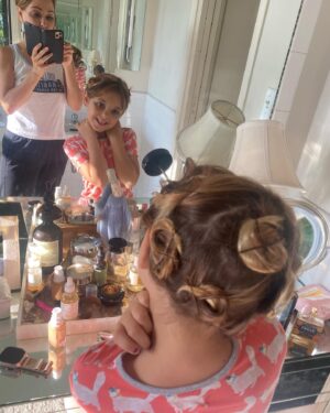 Lisa LoCicero Instagram - Pre-gaming CATS performance! #pincurls #mrmistoffelees #CATS 😻