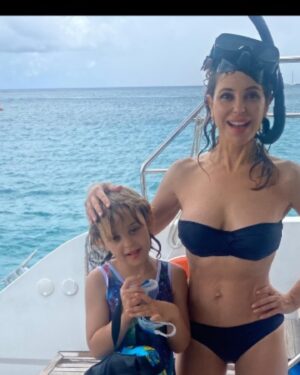 Lisa LoCicero Instagram - Barbados turtle swim! 🇧🇧 introducing V to the beauty under the sea..! Unlike me, she is a natural in the ocean…#barbados #ocean #holiday