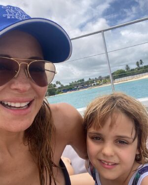 Lisa LoCicero Instagram - Barbados turtle swim! 🇧🇧 introducing V to the beauty under the sea..! Unlike me, she is a natural in the ocean…#barbados #ocean #holiday