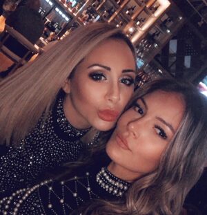 Lisa Massé Instagram - S U P E R  C O N N E C T E D
.
À quel point la vie a tout fait pour croiser nos routes et ne plus jamais les défaire.✨
Love you 
#happybirthday #perfect #family #friends #bff #love #girl #fashionnova #dress #diamond #blonde #crazynight #blondeshavemorefun #fun #happy